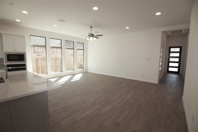 16750 Yaklin Meadow Court, Humble, TX 77346