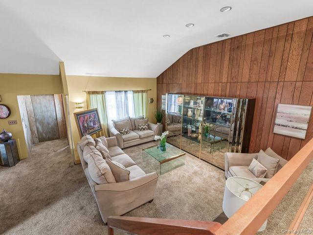 14 Greentree Circle, Westbury, NY 11590