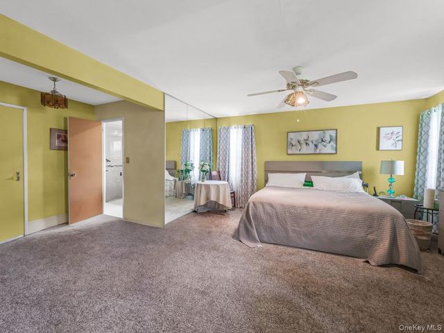 14 Greentree Circle, Westbury, NY 11590