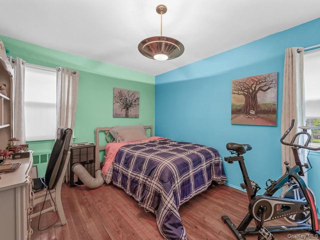 14 Greentree Circle, Westbury, NY 11590