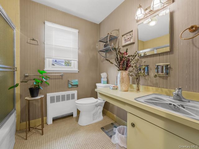 14 Greentree Circle, Westbury, NY 11590