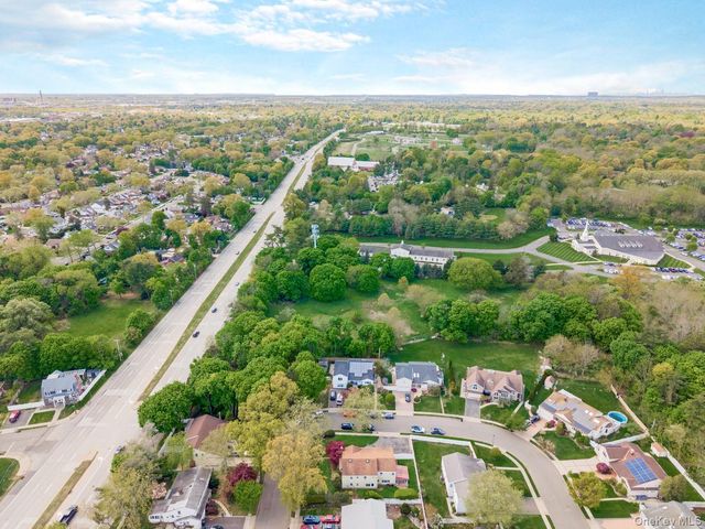 14 Greentree Circle, Westbury, NY 11590