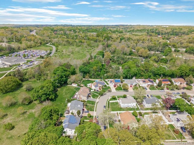 14 Greentree Circle, Westbury, NY 11590