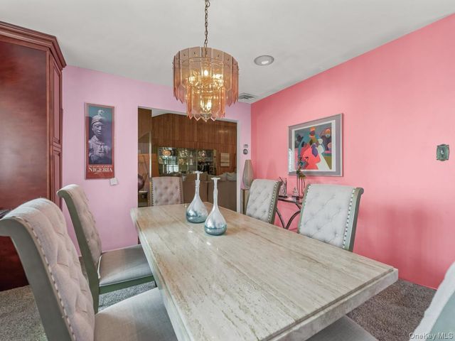 14 Greentree Circle, Westbury, NY 11590