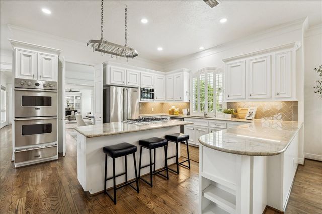 24 Villa Bend Drive, Houston, TX 77069