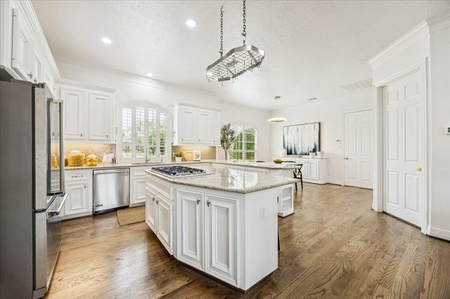 24 Villa Bend Drive, Houston, TX 77069