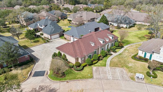 24 Villa Bend Drive, Houston, TX 77069