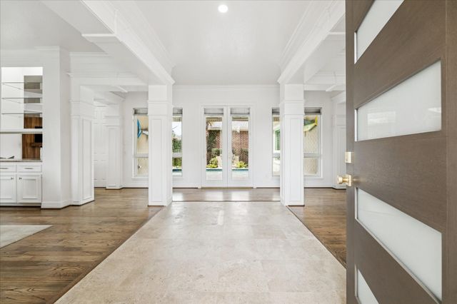 24 Villa Bend Drive, Houston, TX 77069