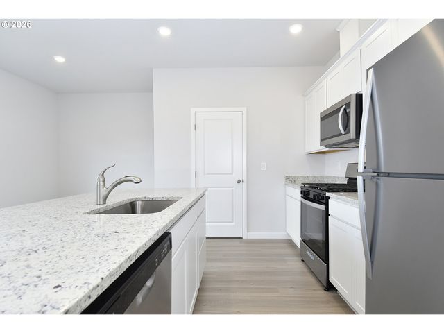 1367 OWL Ave, Woodburn, OR 97071