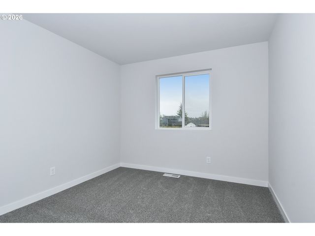 1367 OWL Ave, Woodburn, OR 97071