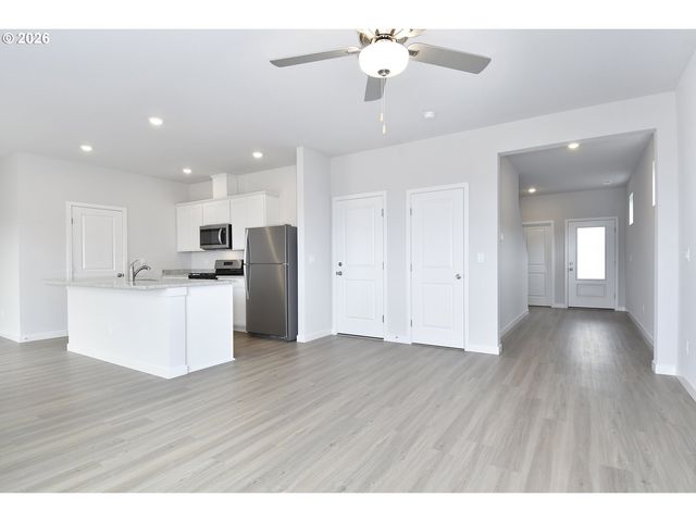 1367 OWL Ave, Woodburn, OR 97071