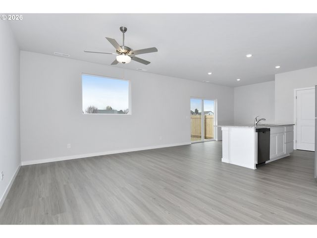 1367 OWL Ave, Woodburn, OR 97071