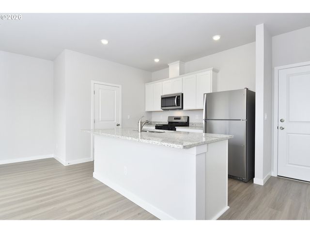 1367 OWL Ave, Woodburn, OR 97071