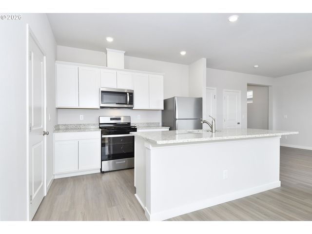 1367 OWL Ave, Woodburn, OR 97071