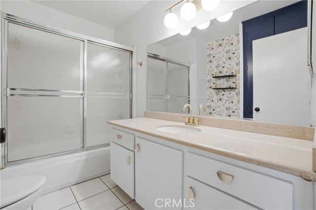 10235 Lurline H, Chatsworth (los Angeles), CA 91311