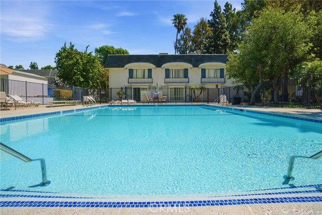 10235 Lurline H, Chatsworth (los Angeles), CA 91311