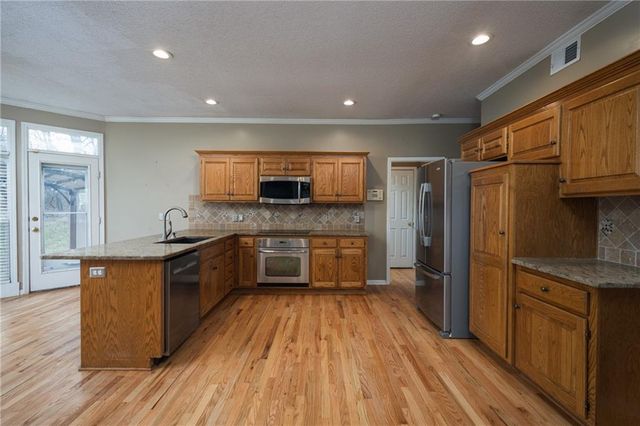 5805 Ruby Court, Lee's Summit, MO 64064