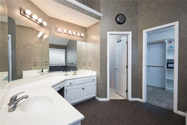 5805 Ruby Court, Lee's Summit, MO 64064