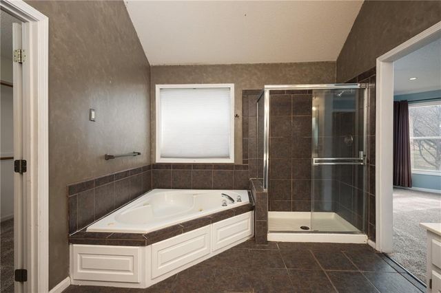 5805 Ruby Court, Lee's Summit, MO 64064