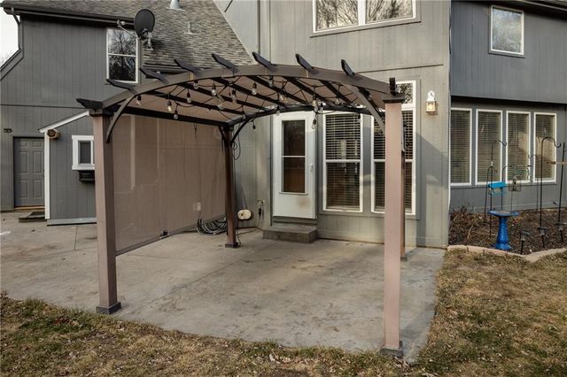 5805 Ruby Court, Lee's Summit, MO 64064