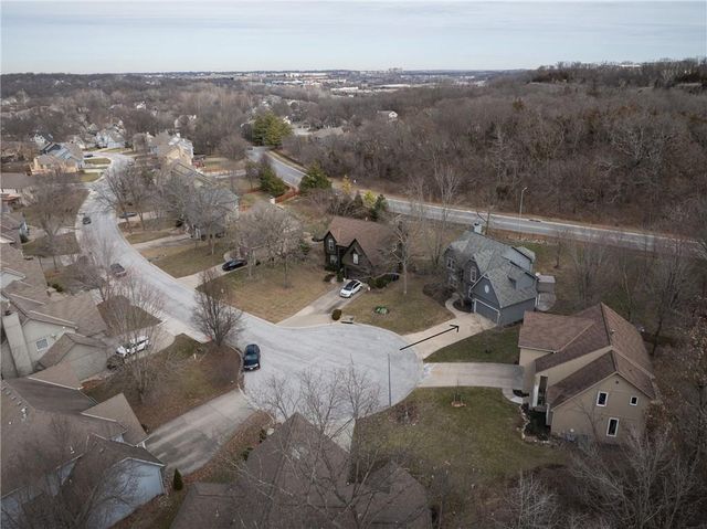 5805 Ruby Court, Lee's Summit, MO 64064