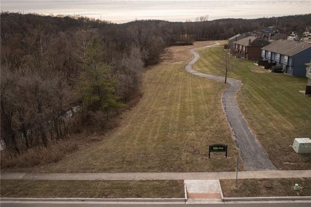 5805 Ruby Court, Lee's Summit, MO 64064