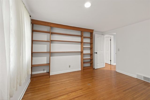 110 Dunrovin Lane, Brighton, NY 14618