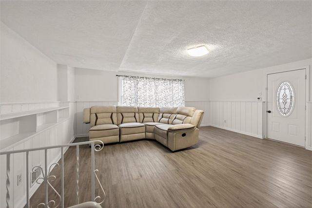 110 Dunrovin Lane, Brighton, NY 14618