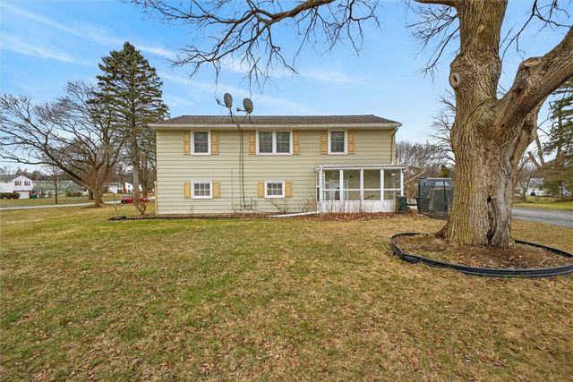 110 Dunrovin Lane, Brighton, NY 14618