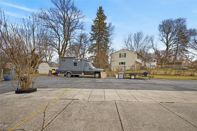 110 Dunrovin Lane, Brighton, NY 14618