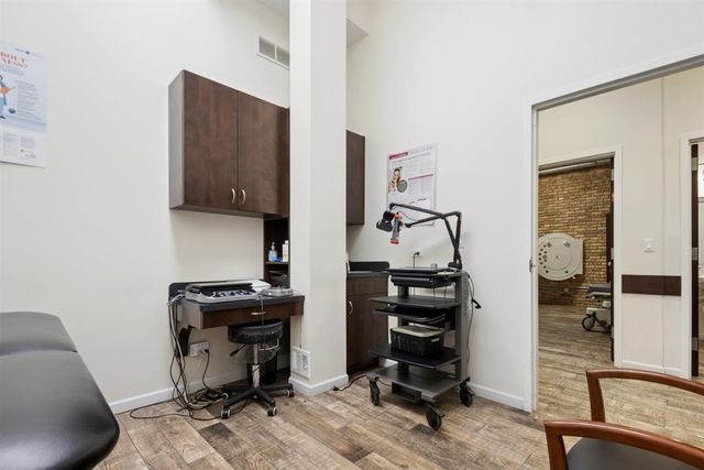 2219 W BELMONT Avenue, Chicago, IL 60618