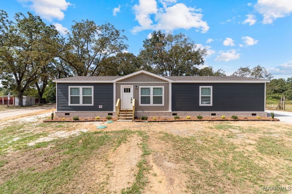 6521 Pineleaf Drive, Elmore, AL 36025