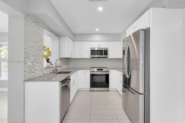 1577 NE 48th Ct, Oakland Park, FL 33334