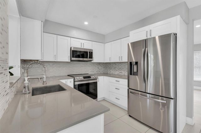 1577 NE 48th Ct, Oakland Park, FL 33334