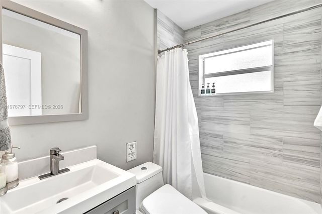 1577 NE 48th Ct, Oakland Park, FL 33334