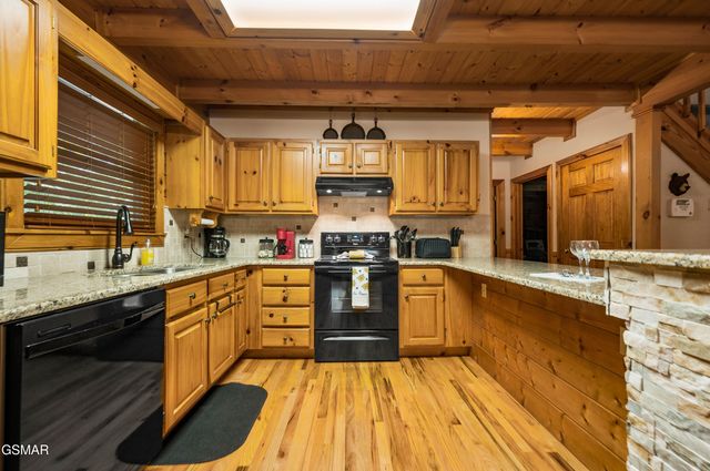 3619 Country Pines Way, Sevierville, TN 37876