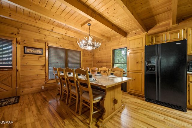 3619 Country Pines Way, Sevierville, TN 37876