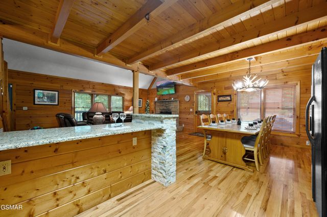 3619 Country Pines Way, Sevierville, TN 37876