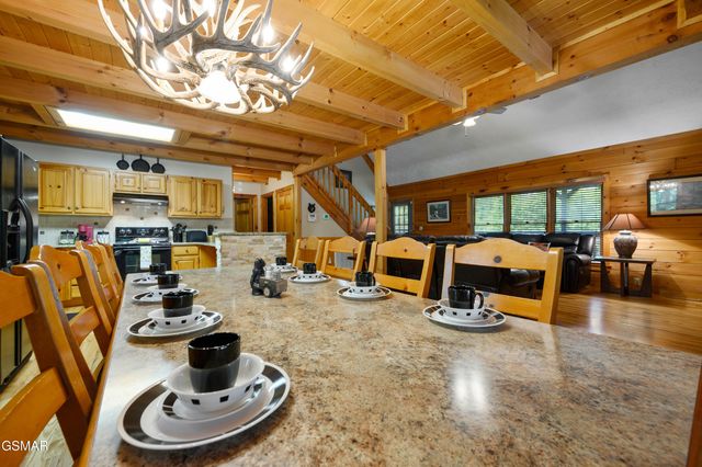 3619 Country Pines Way, Sevierville, TN 37876