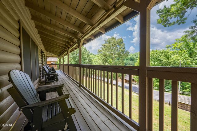 3619 Country Pines Way, Sevierville, TN 37876