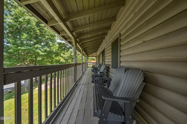 3619 Country Pines Way, Sevierville, TN 37876