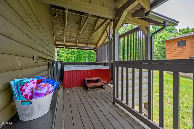 3619 Country Pines Way, Sevierville, TN 37876