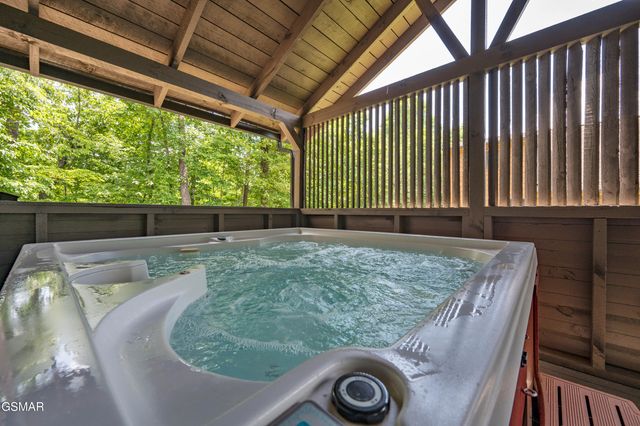 3619 Country Pines Way, Sevierville, TN 37876