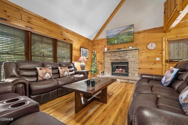 3619 Country Pines Way, Sevierville, TN 37876