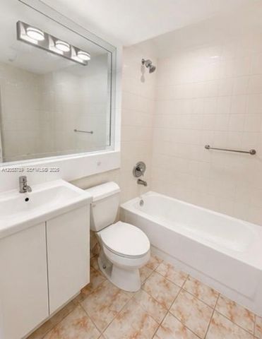15410 SW 82nd Ln 821, Miami, FL 33193