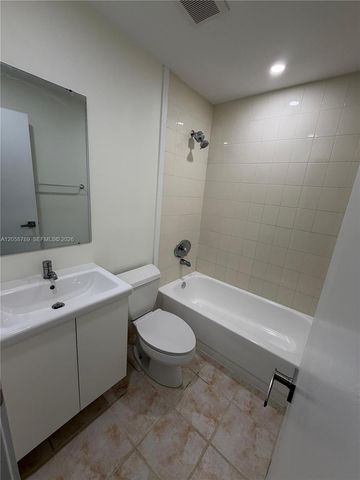 15410 SW 82nd Ln 821, Miami, FL 33193