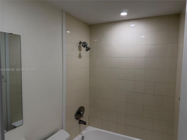 15410 SW 82nd Ln 821, Miami, FL 33193