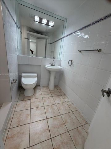 15410 SW 82nd Ln 821, Miami, FL 33193