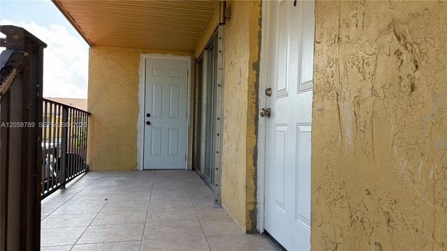 15410 SW 82nd Ln 821, Miami, FL 33193