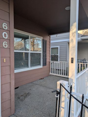 606 Blue Moon Drive, Central Point, OR 97502